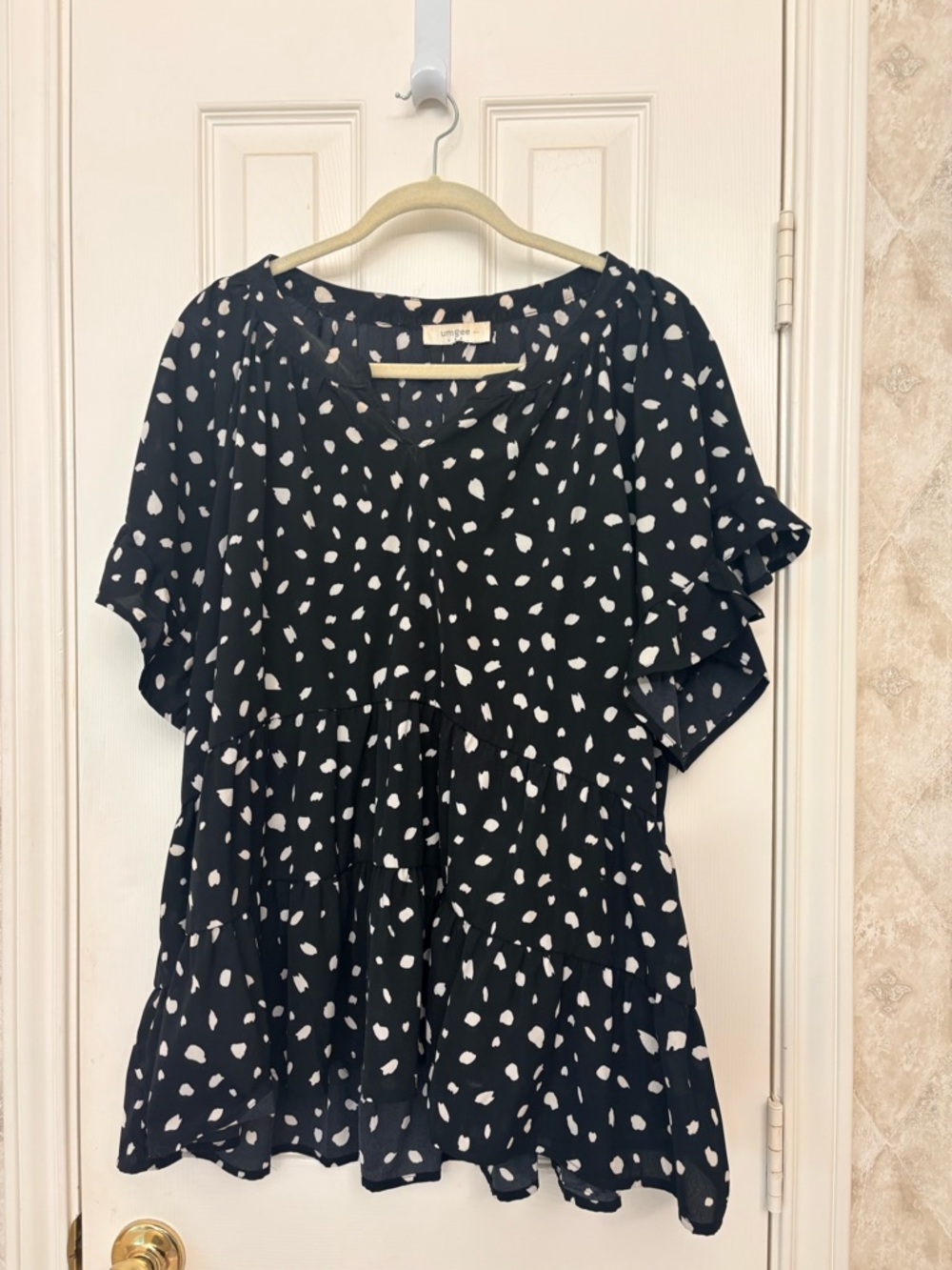 Umgee Black & White Dot Tiered Ruffle Sleeve Top